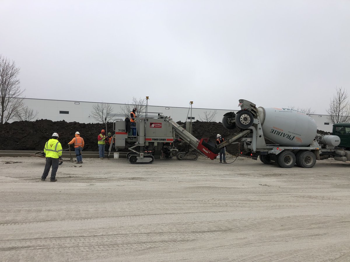 TMConsultingInc's tweet photo. Another good day of paving. @PowerCurbers  @TrimbleCEC https://t.co/tRbTXz0oNp