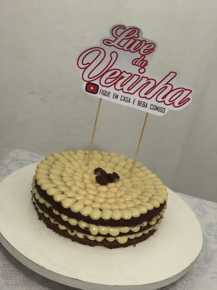 stephaness's tweet photo. Manda parabéns pra Verinha em Natal RN kkkkkkk ela tá aqui pedindo pelo amor de Deus  #ColeguinhasBrahmaLive https://t.co/TVbKooiMuJ