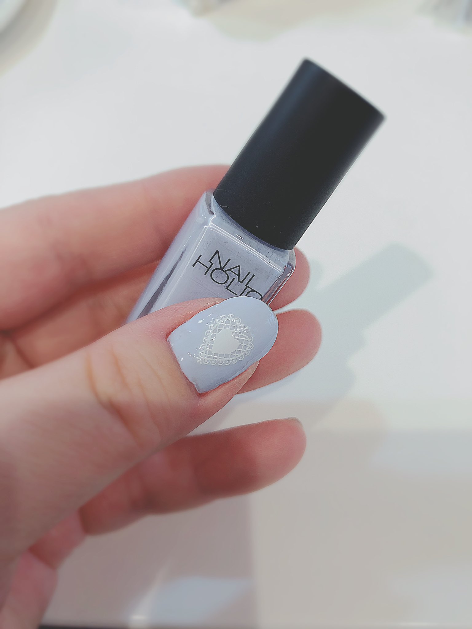 フィガロ 昨日塗り直したのだー シールが可愛すぎてツボ フィガロのネイル記録 Nailholic Pu115 セリア シュガーレースネイルシール Rimmel 3in1ex トップコート ネイルホリックあんまりツヤツヤにならないからトップコート必要 T Co