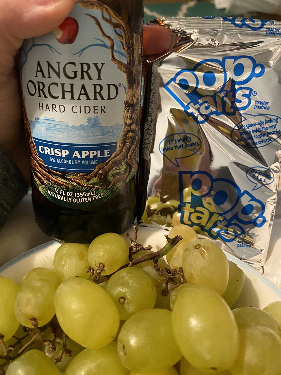 FF_LeapOfFaith's tweet photo. On tonight’s edition of #DraftSnacks:
• Crisp Apple @AngryOrchard
• S’mores @PopTartsUS
• Cotton Candy grapes https://t.co/5SgnWDRHqc