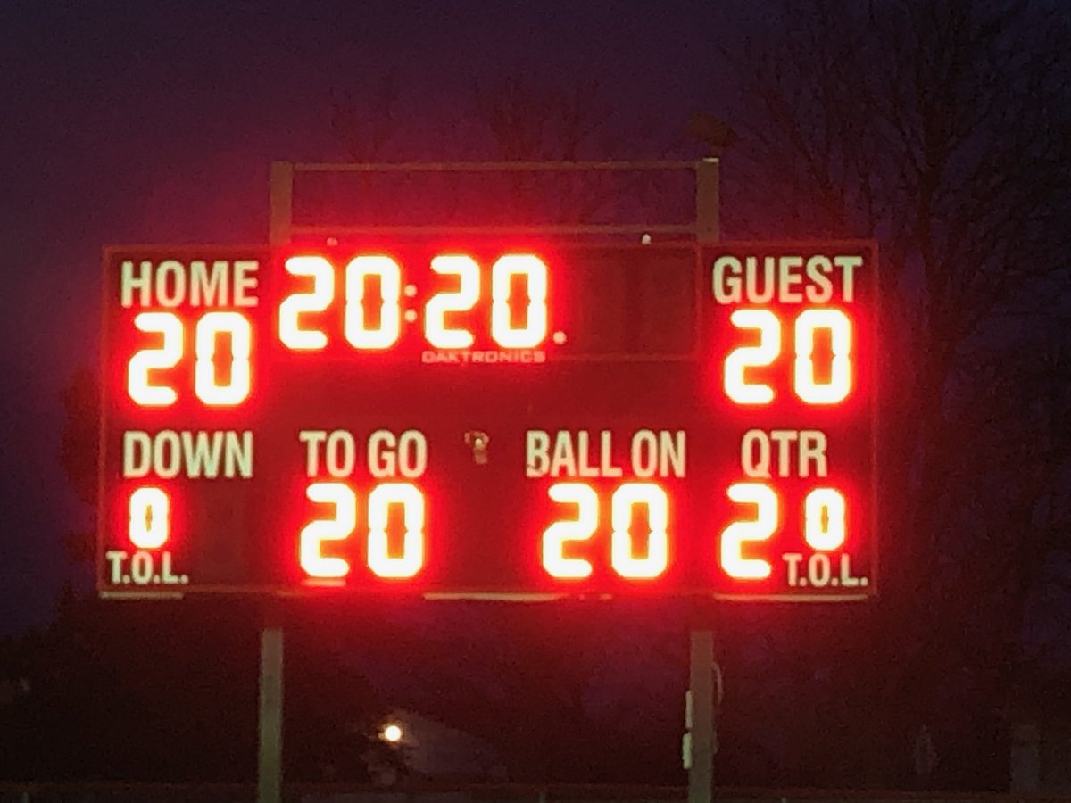 HighlandFb's tweet photo. Class of 2020, this is for you!  We miss you and hope you are doing well!! Stay Husky Strong! @HighHuskyWrest @Highland_CSD @HighlandStudSec @highland_track
@brianstocking ⁦@KCRG_Sports @BrennemanDoug @IFBCA @IHSAA #lightupIA https://t.co/SWObmWsAVh
