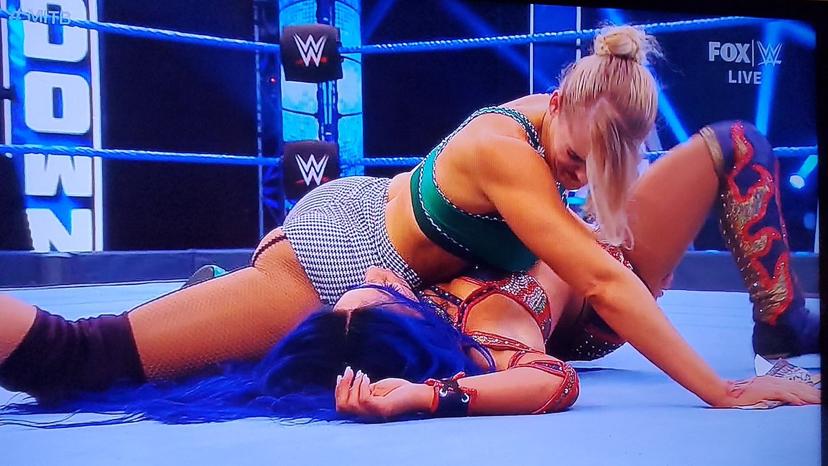 KDogg3000's tweet photo. First the ref is distracted far longer then he should be while Sasha is pinning Lacey Evans and then he doesn't see Lacey sloppily hit Sasha with the sign in her hand then holding it out away from them for the ref to see.
#Smackdown #FireTheRef https://t.co/vfQtzOAkPj