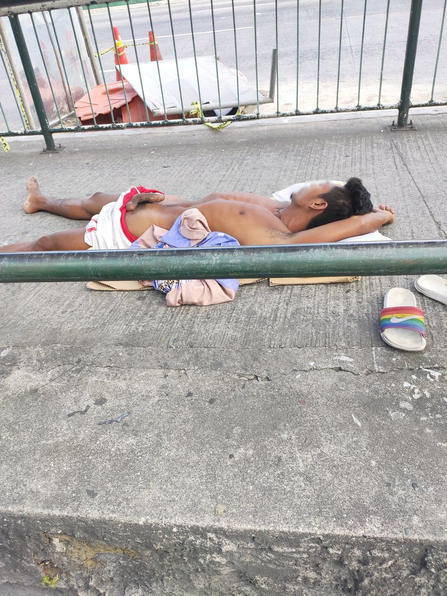 celestial_palas's tweet photo. Waiting shed sa edsa. Tigas burat ni kuya.

#outdoorfun #publicjakol #jakol #outdoorjakol #exhibitionist #exhib #pinoyjakol https://t.co/YaSwBG6mhE