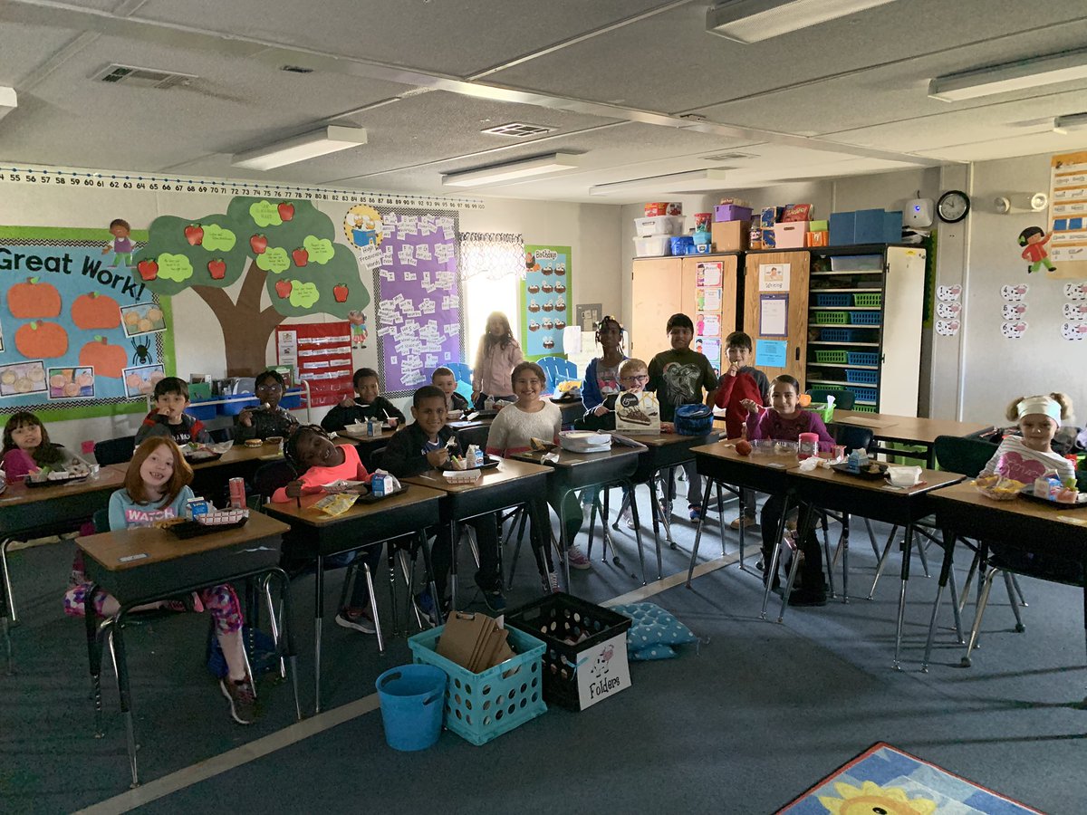 PerrysBuffaloes's tweet photo. We miss our friends, our teachers, and our classrooms but even though we are apart, we are a team! WE ARE PIRATES! #WeArePirates #PerrysLuckyDucks https://t.co/cqKOX3eybu