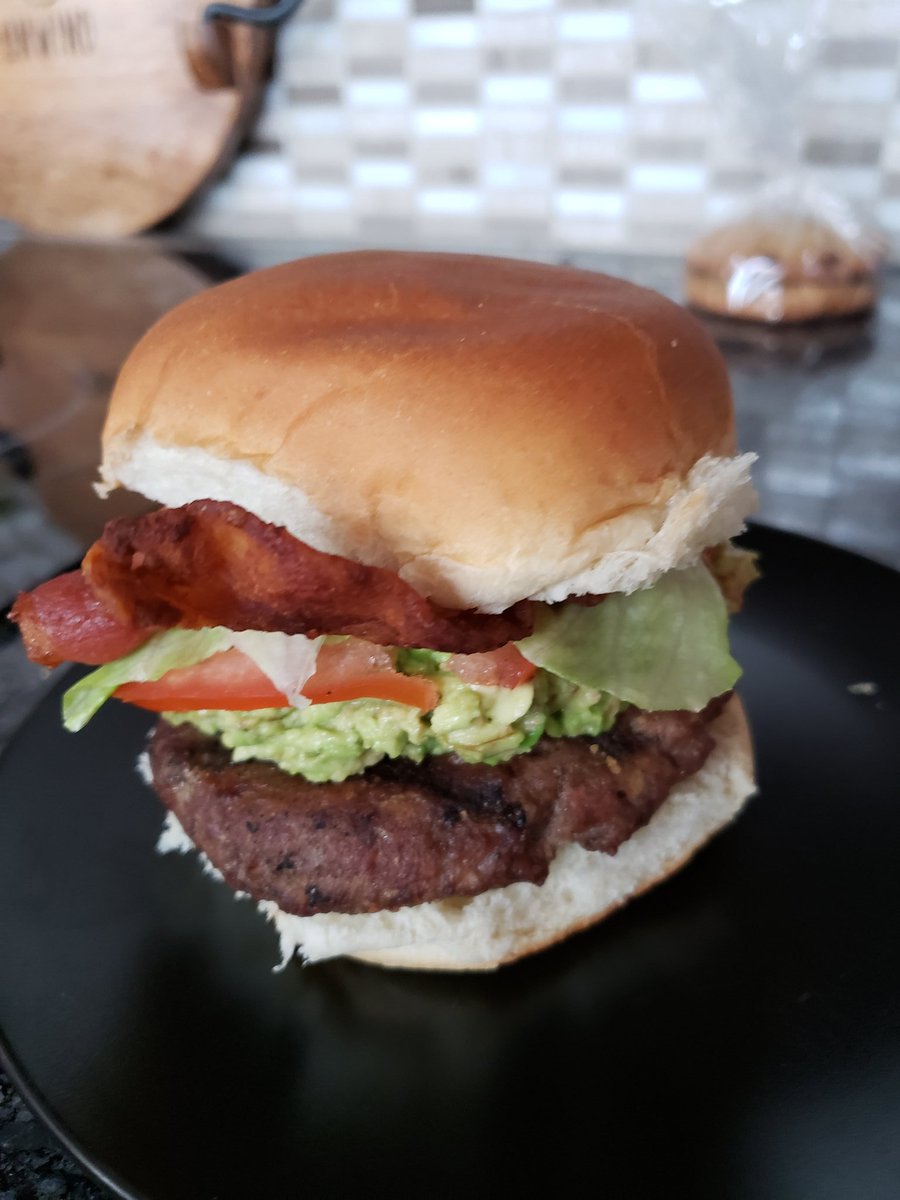 maureen_story's tweet photo. Bacon, avocado cheeseburger oh my! #qurantine15 #isolationatitsbest https://t.co/hXwp7CqnE6
