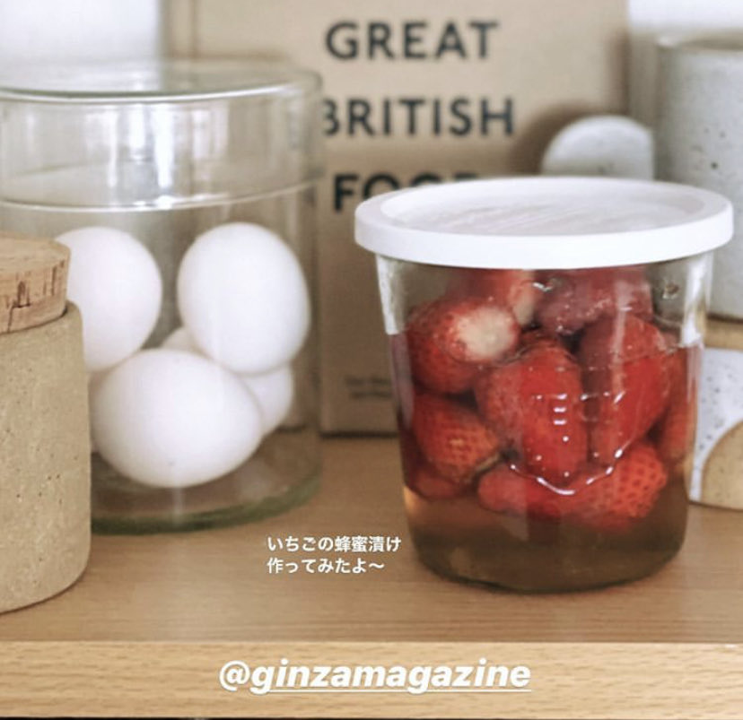 Ginza 週末仕込みたい 苺の蜂蜜漬け そろそろ苺の季節もおわり 今のうちに漬けておけばしばらく苺が楽しめる 取り出した苺はそのまま食べてもいいし ジャムにするのもおすすめです とレシピを教えてくれた西村隆ノ介さん T Co Izz5tg1gmj