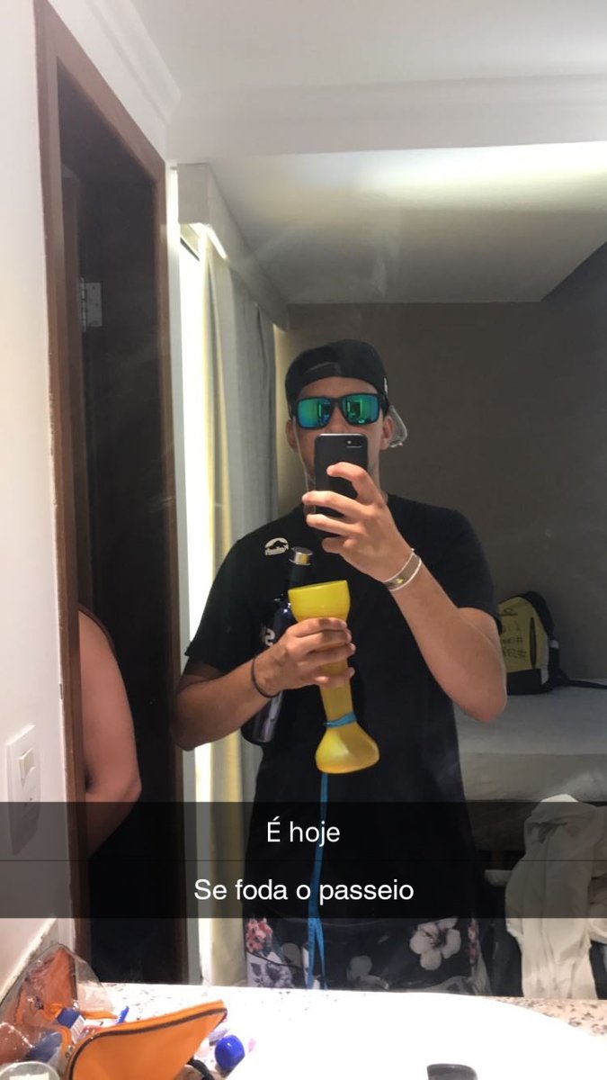 andrefsilva_'s tweet photo. @guitoffzin Horário correto de se beber hahaha e tenho prova😂 #DppEterna https://t.co/nI9CwY1yfi