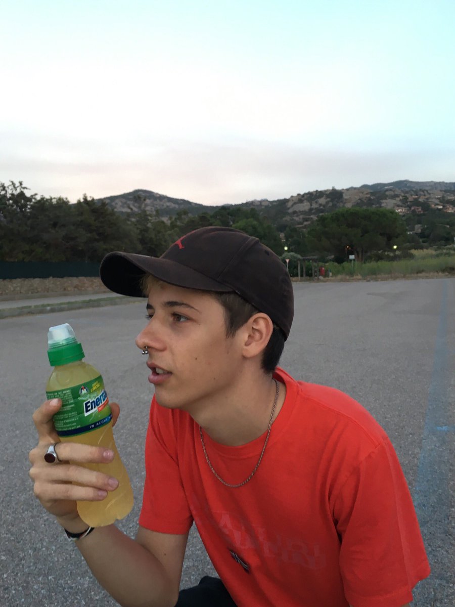 TancXlife's tweet photo. Vabbè Dai Non È Cambiato Così Tanto.😍🥺😂 @ilTanche https://t.co/6o2h1SUbnY