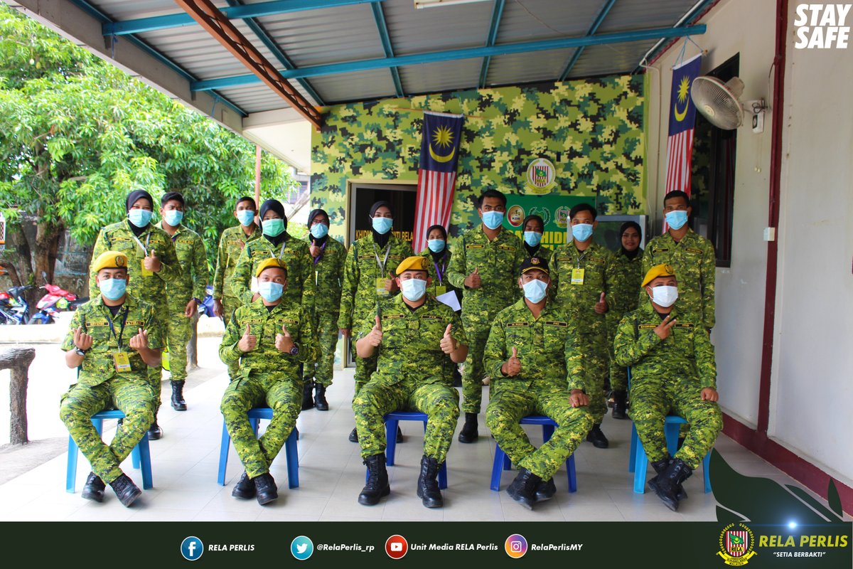 relaperlis_rp's tweet photo. PENYERAHAN INSENTIF KERAJAAN NEGERI PERLIS KEPADA FRONTLINERS @Medipadangbesar
Terima Kasih YAB Menteri Besar Perlis , Dato' Seri Azlan Man & Kerajaan Negeri Perlis
#UnitMediaRELAPerlis
#COVID19
#StayAtHome
#DudukDiRumah
#RELAPerlis
#relamalaysia https://t.co/0pQovLcKTw
