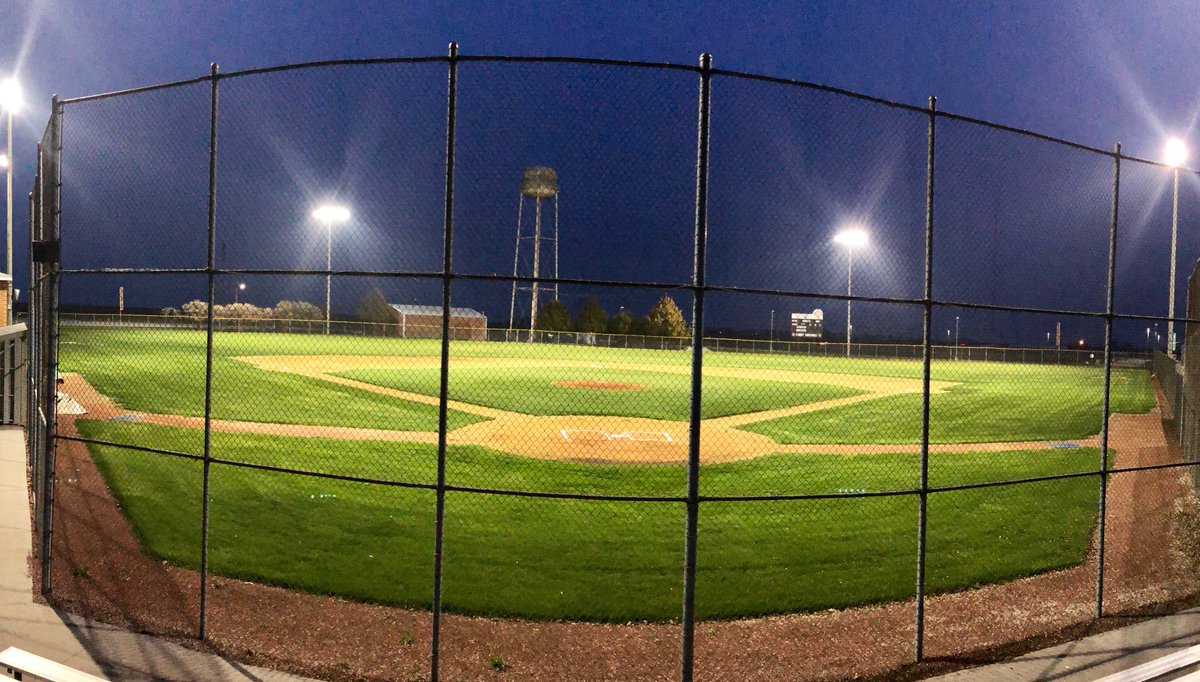 zoskew's tweet photo. Missing game nights! This is for you Comets! #lightupIA #npcomets https://t.co/lGHsIlJncJ