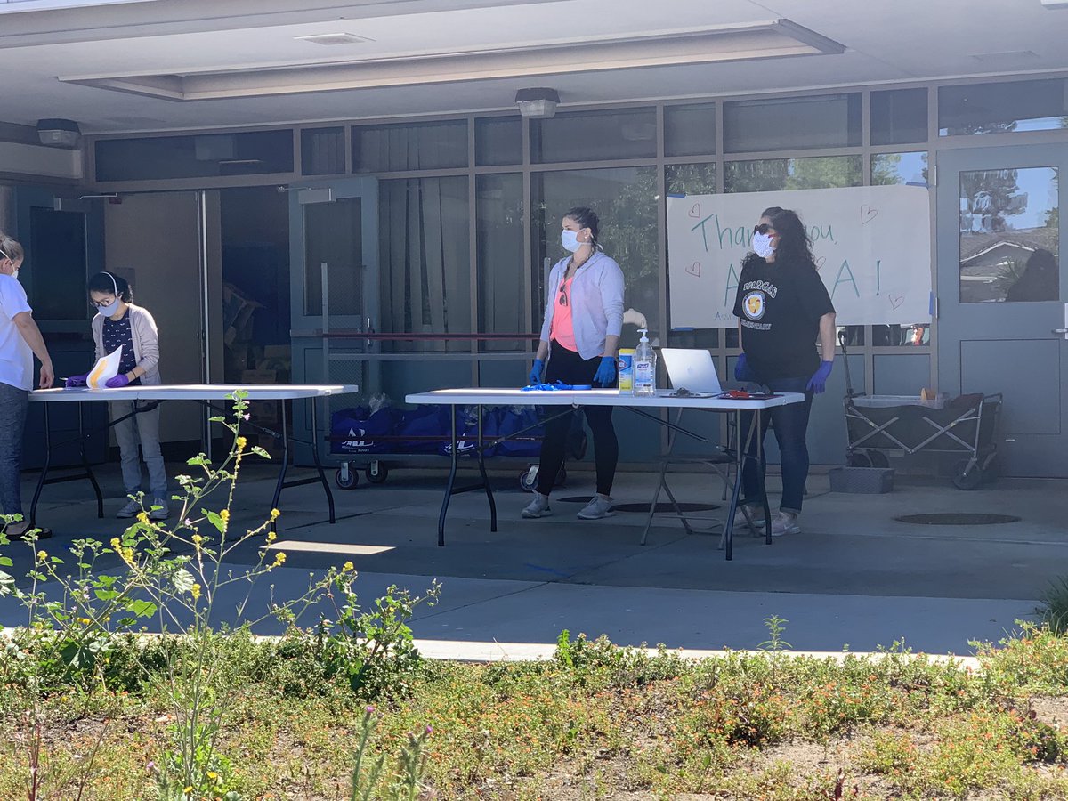 VargasSchool's tweet photo. Today we had our first food distribution sponsored by our community partner, Assistance League of Los Altos (ALLA). It was a huge success! A big thank you to ALLA and our staff and Board Members who volunteered and made it happen!! https://t.co/xXKrsgkM0u