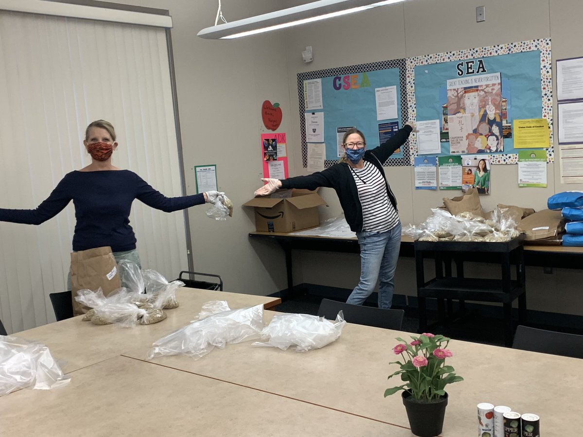 VargasSchool's tweet photo. Today we had our first food distribution sponsored by our community partner, Assistance League of Los Altos (ALLA). It was a huge success! A big thank you to ALLA and our staff and Board Members who volunteered and made it happen!! https://t.co/xXKrsgkM0u
