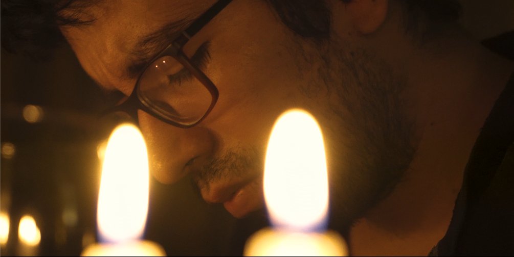 josesullivvan's tweet photo. ¡Amigos, ya terminé mi cortometraje y estoy muy emocionado de que lo vean! Aquí unos stills coquetos. 📽️🎙️🎞️#ShortFilm #FECON4 #E10D https://t.co/a2Qclmr9dF