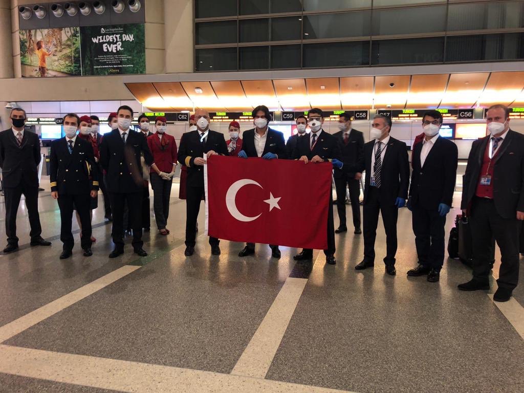 ABD’den Vatana dönmek isteyen toplam 990 vatandaşımızı dün ve bugün Los Angeles, New York ve Vaşington’dan  kalkan milli havayolumuz THY’nın üç uçağıyla  sorunsuz şekilde yolcu ettik. Yollarının açık olmasını ve ailelerine hayırlısıyla ve sağlık içinde kavuşmalarını diliyorum.