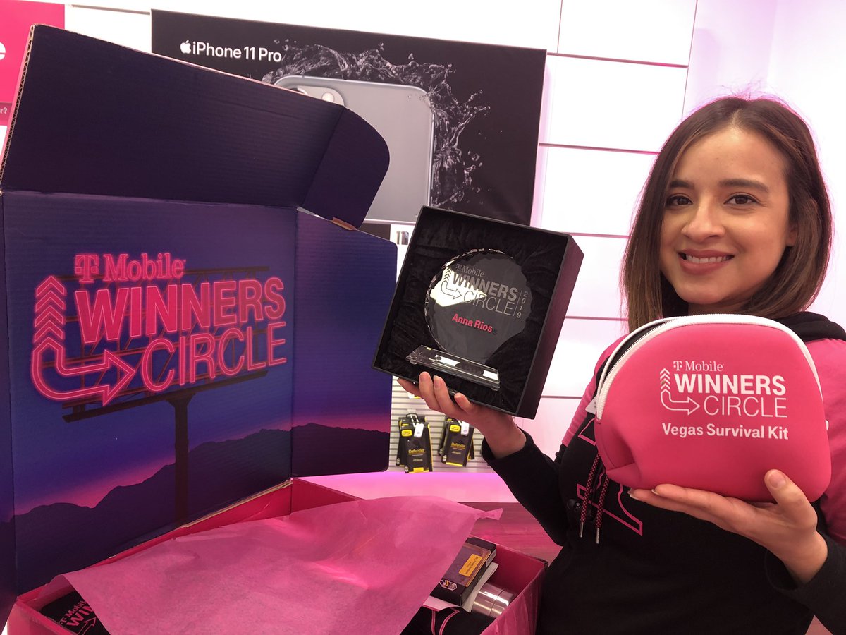 LiMV022's tweet photo. Super proud of this fierce leader. 4Qs in a row leading her team to perform on the highest levels. Thank you for your guidance #OseaLaMejor @annariosTMO @RickyVasquezCHI @WinstonAwadzi @RJGomezIII @richgarwood #Merciless9 #SSG #Westsidethebestside #thebestisyettocome #WickerPark https://t.co/VkqWAdn2GW