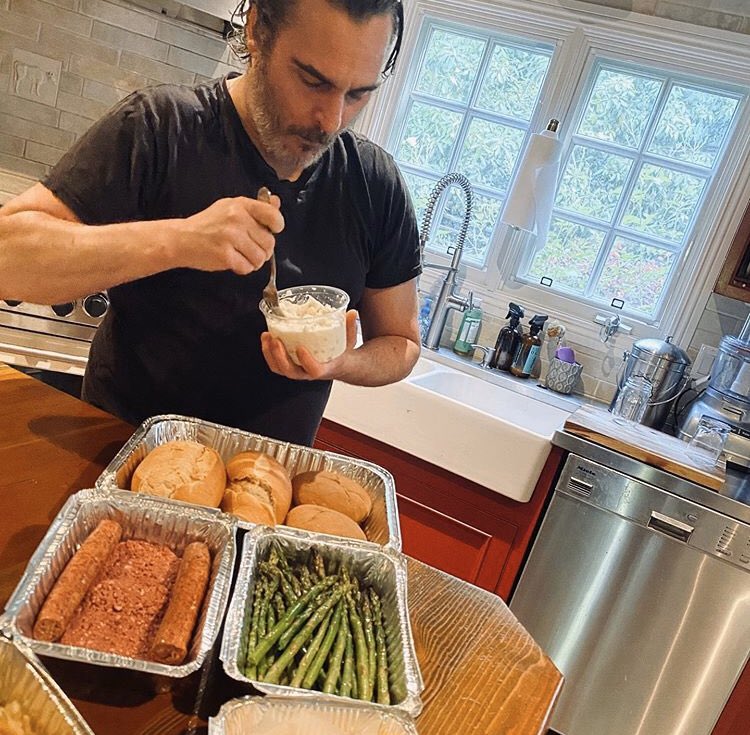 Crossroads's tweet photo. We know what Joaquin Phoenix will be grilling this weekend—the Crossroads grilling kit! How about you guys? Call the front desk to order our kit to take home today #joaquinphoenix #stayhome #grillathome 🔪 https://t.co/LbXjLhd6jv