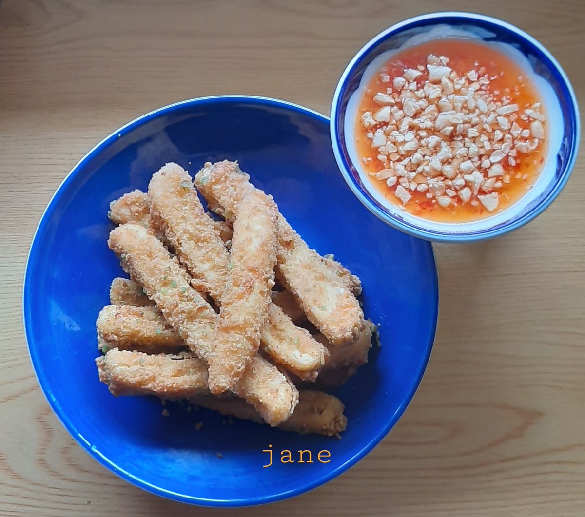 E_prig's tweet photo. Tofu sticks ใช้เต้าหู้มาชุบแป้งทอดกรอบแบบเปียก แล้วนำไปคลุกกับถั่วลันเตารสปลาหมึกผสมแป้งแบบแห้งอีกครั้ง ทอดไฟอ่อนให้กรอบ
กินกับน้ำจิ้มที่ใส่ถั่วลิสงบดหยาบๆ ลงไป
#กินถั่วchallenge
#เป๊กผลิตโชค 
#โก๋แก่ลันเตาxpeck https://t.co/NhZVgo79pg