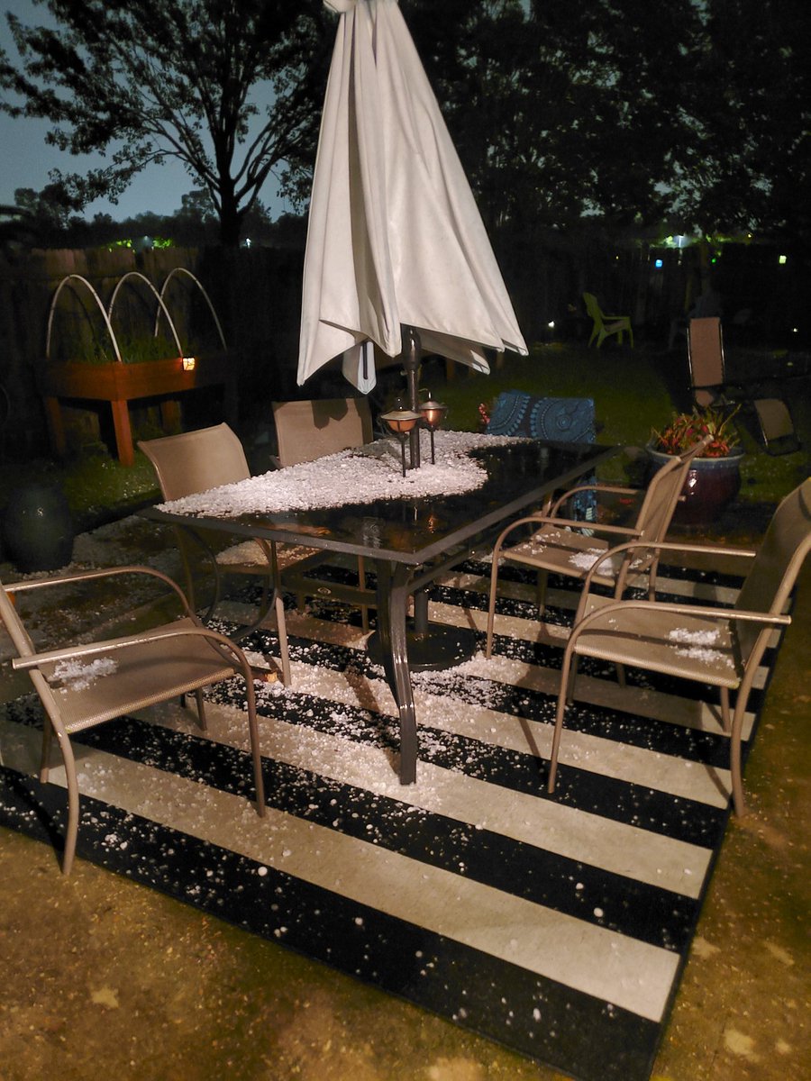 markcarruba's tweet image. Large amounts of hail in Spring Tx. #hail #click2houston