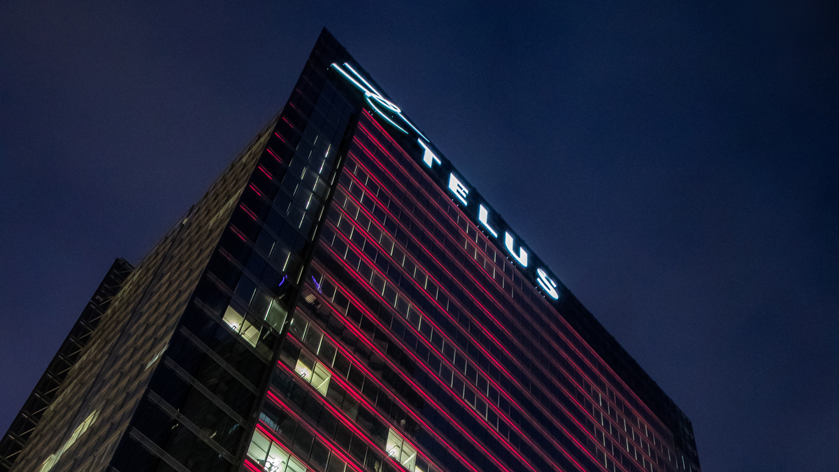 TELUS's tweet photo. To all Nova Scotians, the TELUS team is with you. While our offices shine red tonight in solidarity, our Atlantic Community Board is donating $100k to local charitable organizations to support those impacted by this tragic event.❤️#StrongTogether #NovaScotiaStrong #WearRedFriday https://t.co/kI3wuMEqZg
