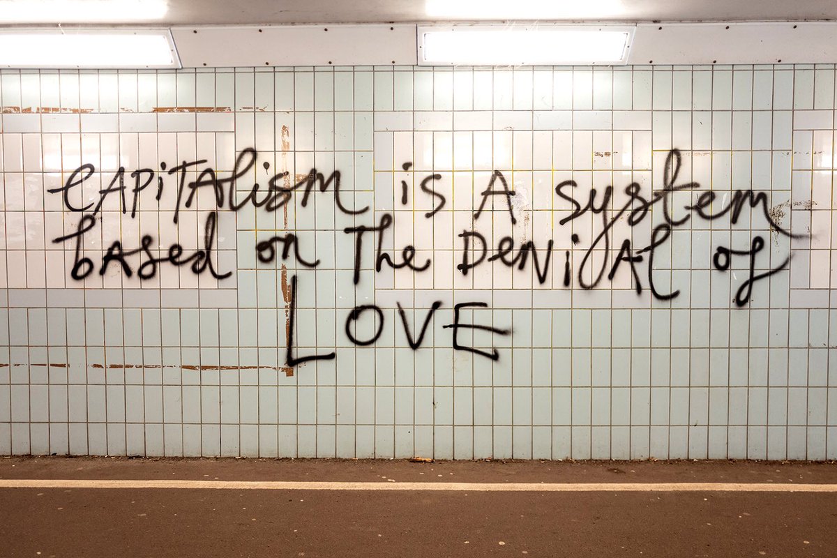 andrewhasson's tweet photo. Brighton #streetart #graffiti #leicaq #streetphotography #slogans #leftvright #politics #subwayslogans https://t.co/bhDrImazxc