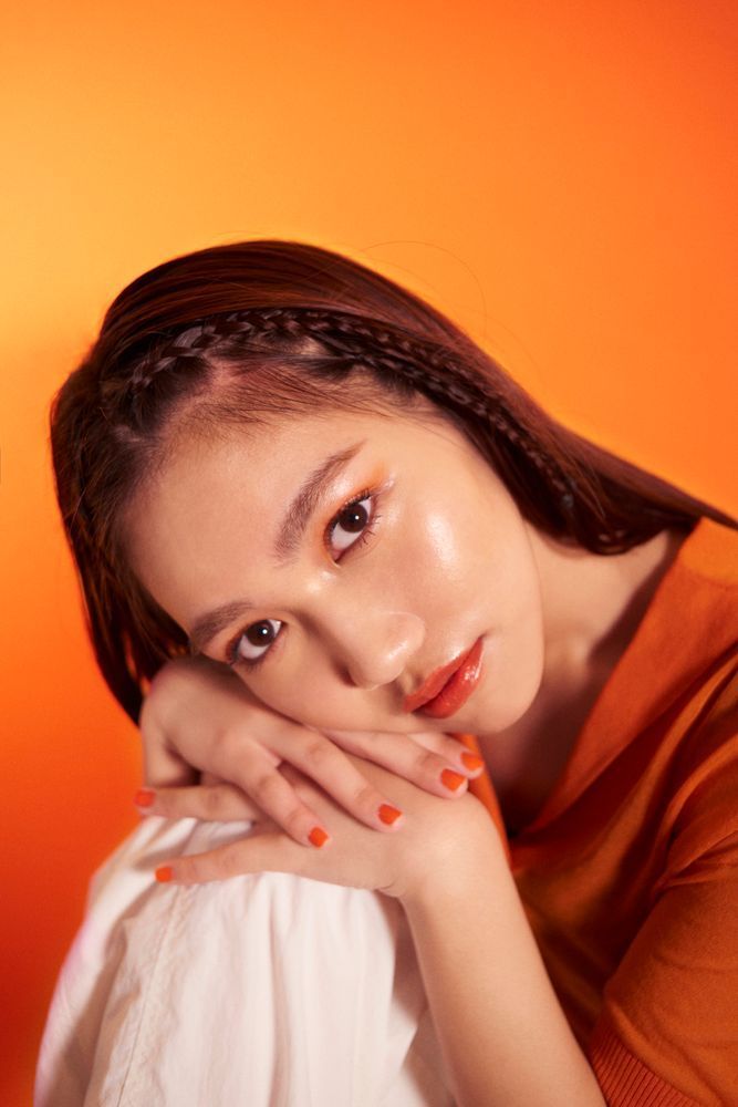 NYLONJAPAN's tweet photo. 【 #tokyoitgirlbeauty 】
今月の #TIGB は、プレイフルなワンカラーメイク提案! vol.4はシンガーソングライターの #井上苑子 ( @inouesonoko )が登場。パキッとしたオレンジメイクでハッピーな気分に♡ インタビューも掲載しているので要チェック!
CHECK▶ https://t.co/slDIslD8Yl https://t.co/hXC56WM1wo
