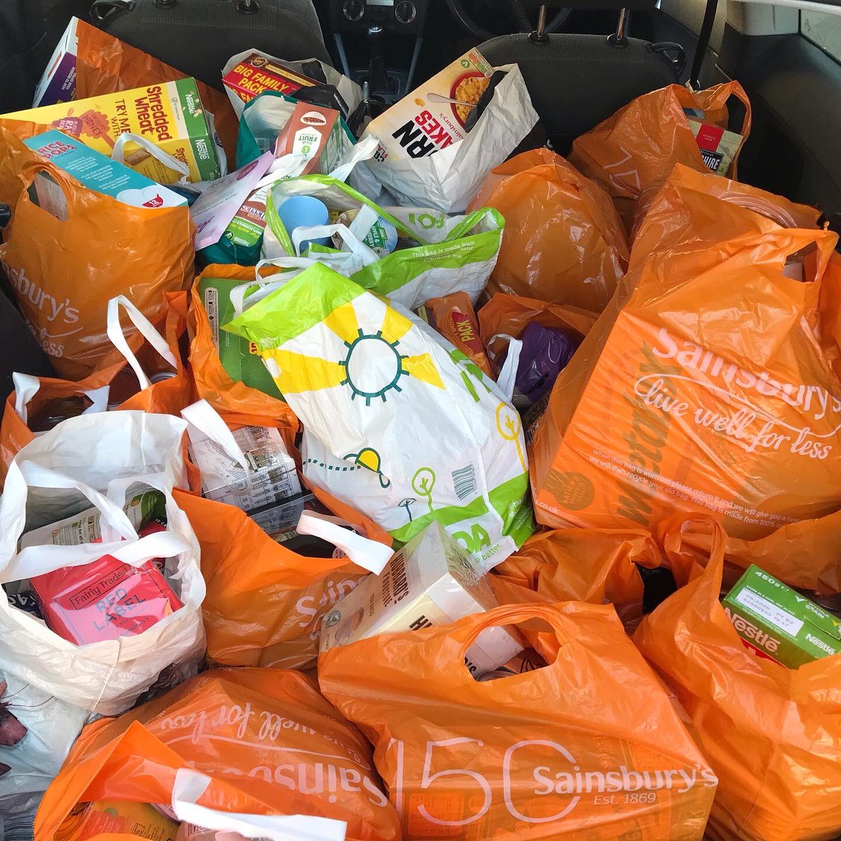 AvasAngels_com's tweet photo. With the continued support we were able to take over 20 bags of shopping for families at @RMHCUK Birmingham this week. We’ll be taking food vouchers to @Bham_Childrens in the coming days. 
https://t.co/UiRkqP0fEj 
#avasangels #all4ava #bch #icu #hdu #covid_19 #charity @PICU_BCH https://t.co/cWIadYkWvD