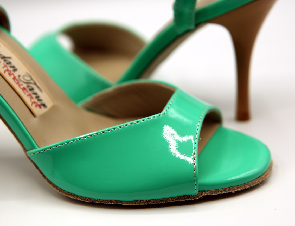 CnpStyle's tweet photo. Modèle T604 - Vernis vert - Dispo en 36/37 Talon 8 cm
Toutes les autres tailles et hauteurs de talon sur commande.
Infos : 06 13 89 48 78 ou https://t.co/Jz742ldue9 https://t.co/tuKqL8Nmxu