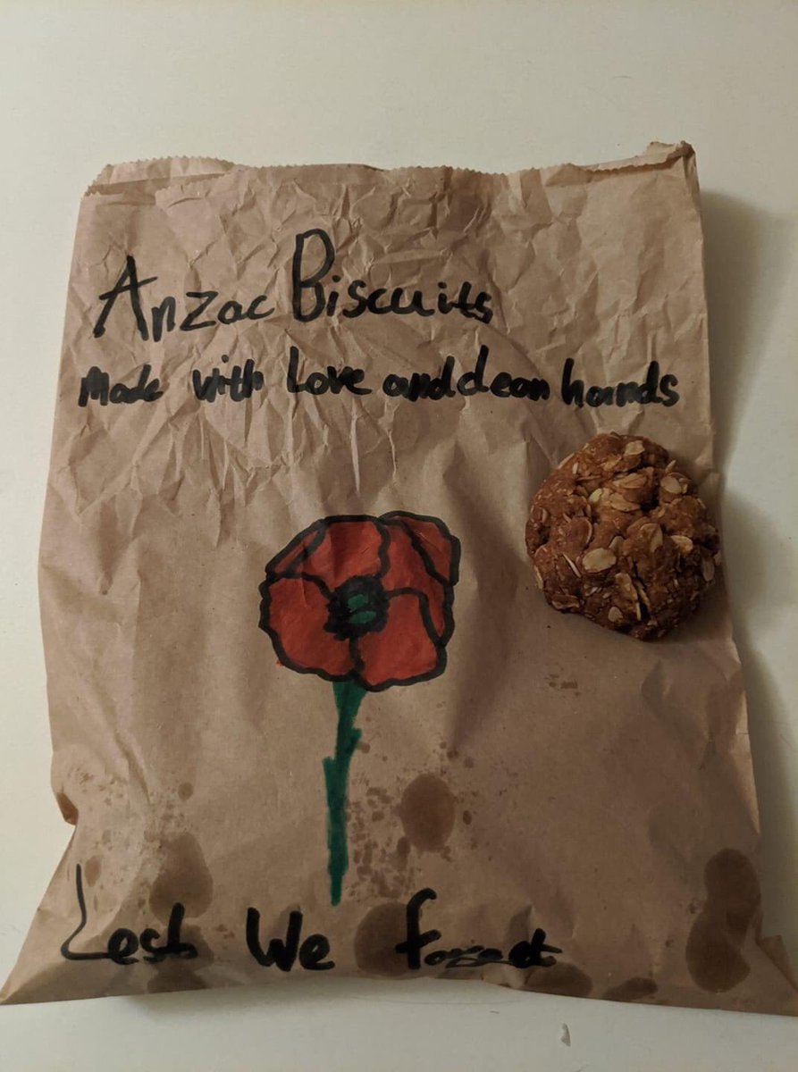 GeelongPAK's tweet photo. Some beautiful scenes of our community connecting today to commemorate ANZAC Day including this lovely gift from Kate’s neighbour #GPAK https://t.co/y1U816jrdP
