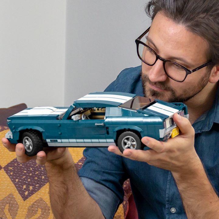 FordSpain's tweet photo. ¿Te atreves a crear tu propio #FordLEGO? 😉 Constrúyelo, dibújalo o utiliza uno que ya tengas y compártelo con este hashtag. Entre los + creativos decidiremos cuál se lleva a casa esta edición #FordMustang 🚗 de LEGO. ¡Tenemos dos para regalar! 🙌 Bases 👉 https://t.co/JNzyEOvy1m https://t.co/KpBbYpAby1