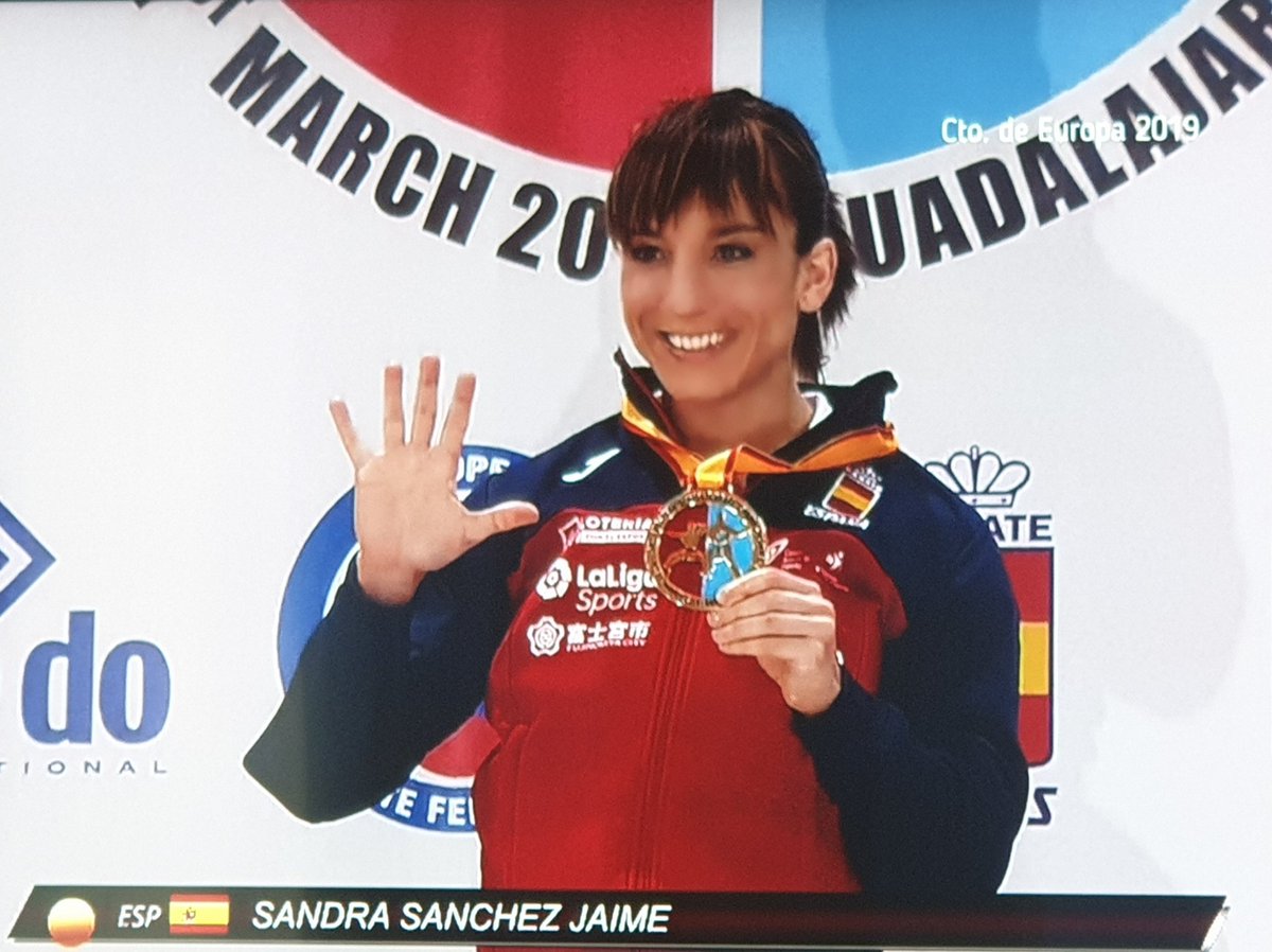 FCMKDA's tweet photo. Reviviendo las finales del Europeo en @teledeporte
@sandrasankarate consiguió ganar su 5°Europeo consecutivo (En categoría femenina la única en ganar 5 Europeos) siempre hemos tenido claro que eras y eres ESPECIAL...Esperemos que pronto puedas disputar el 6° https://t.co/d7GeJfKjsr