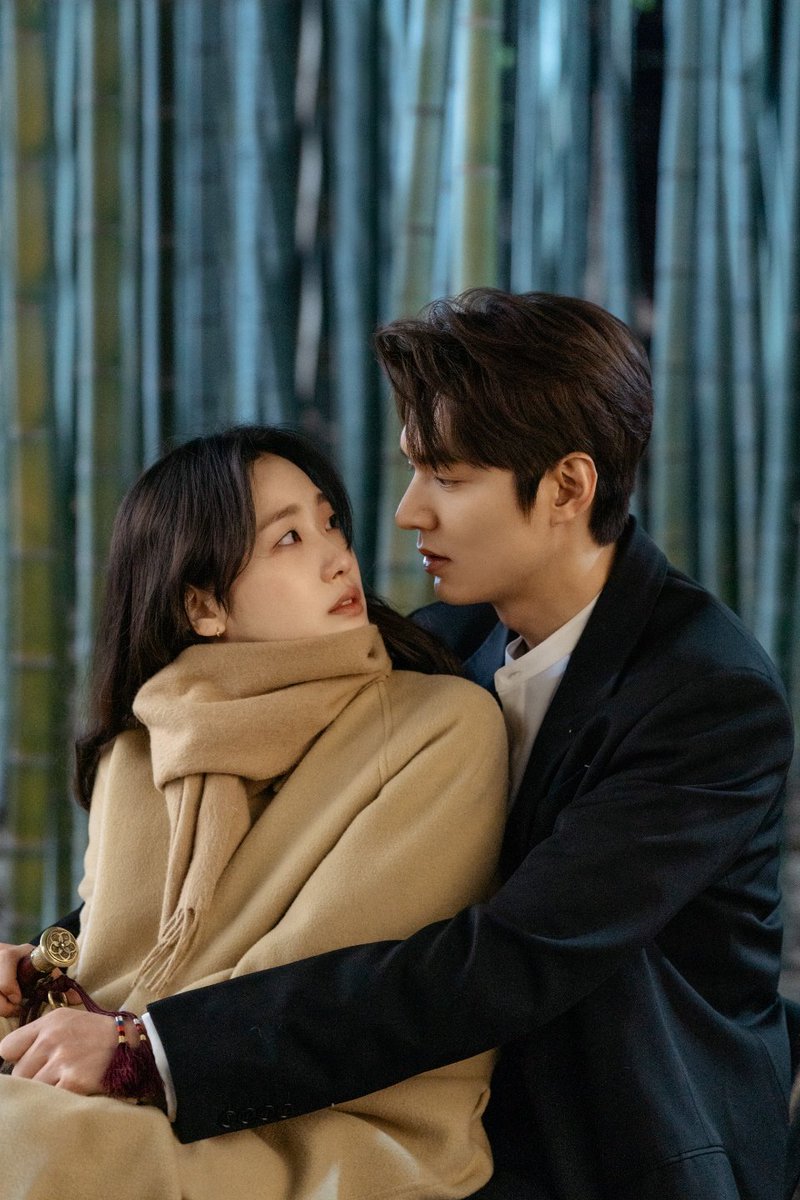 ActorLeeMinHo's tweet photo. 대나무숲에서 초밀착 모먼트💖
⠀
이곤 눈빛이 다했다...
본격 로맨스 시작인가요💥
⠀
SBS드라마 #더킹_영원의군주 
📺매주 [금토] 밤 10시 방송!
⠀
#SBS금토드라마 #넷플릭스 #TheKing #TheKing_EternalMonarch #이곤 #이민호 #leeminho #イミンホ #李敏镐 #minoz #mym #Netflix https://t.co/AvLxOnCh3G