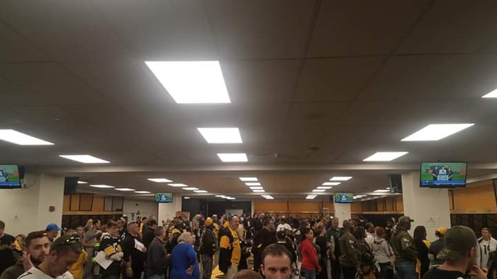 BurghFanatic412's tweet photo. gunna really miss being at @heinzfield tomorro for the annual Steelers #FanBlitz..an experience we get once a year on the last day of the draft to go into the lockerroom,play catch on the field,ect..been goin for the last 5 years n it never gets old..cya soon tho Heinz 🖤💛 https://t.co/JsHUzDockh