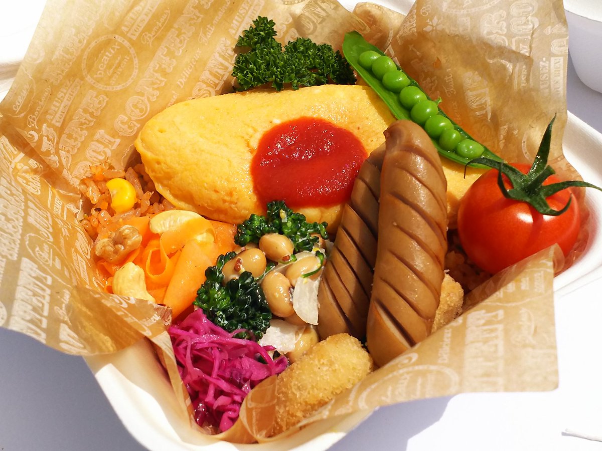 ゆん お弁当を作って外 庭 で食べました デリ風オムライス弁当 ٩ 風が強いけど良い天気です おうちごはん お弁当 オムライス おうち時間を楽しもう お腹ぺコリン部 料理好きな人と繋がりたい Twitter家庭料理部 生活