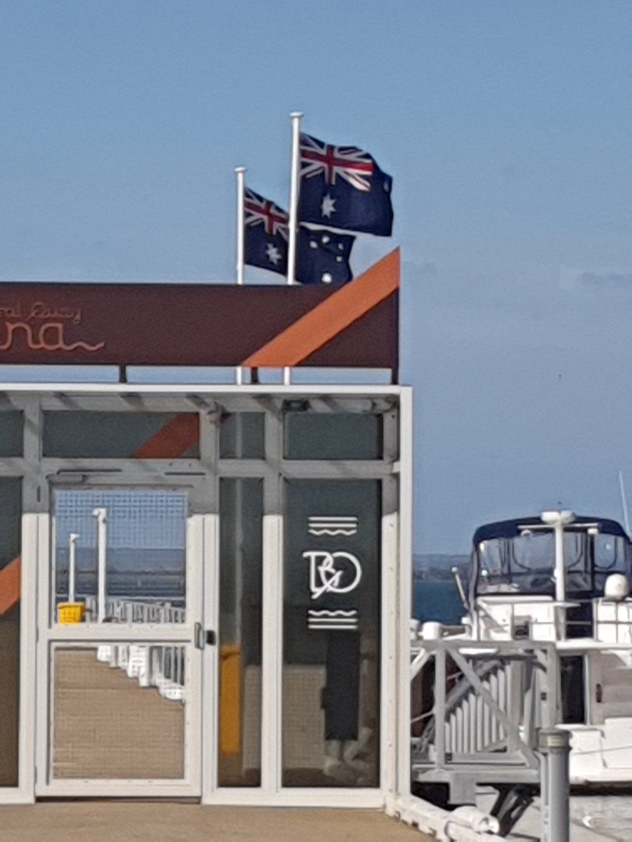 Pivotonian1838's tweet photo. Marina @ #Geelong waterfront suburb of #Rippleside #AnzacDay2020 https://t.co/SW3JPqCoFJ