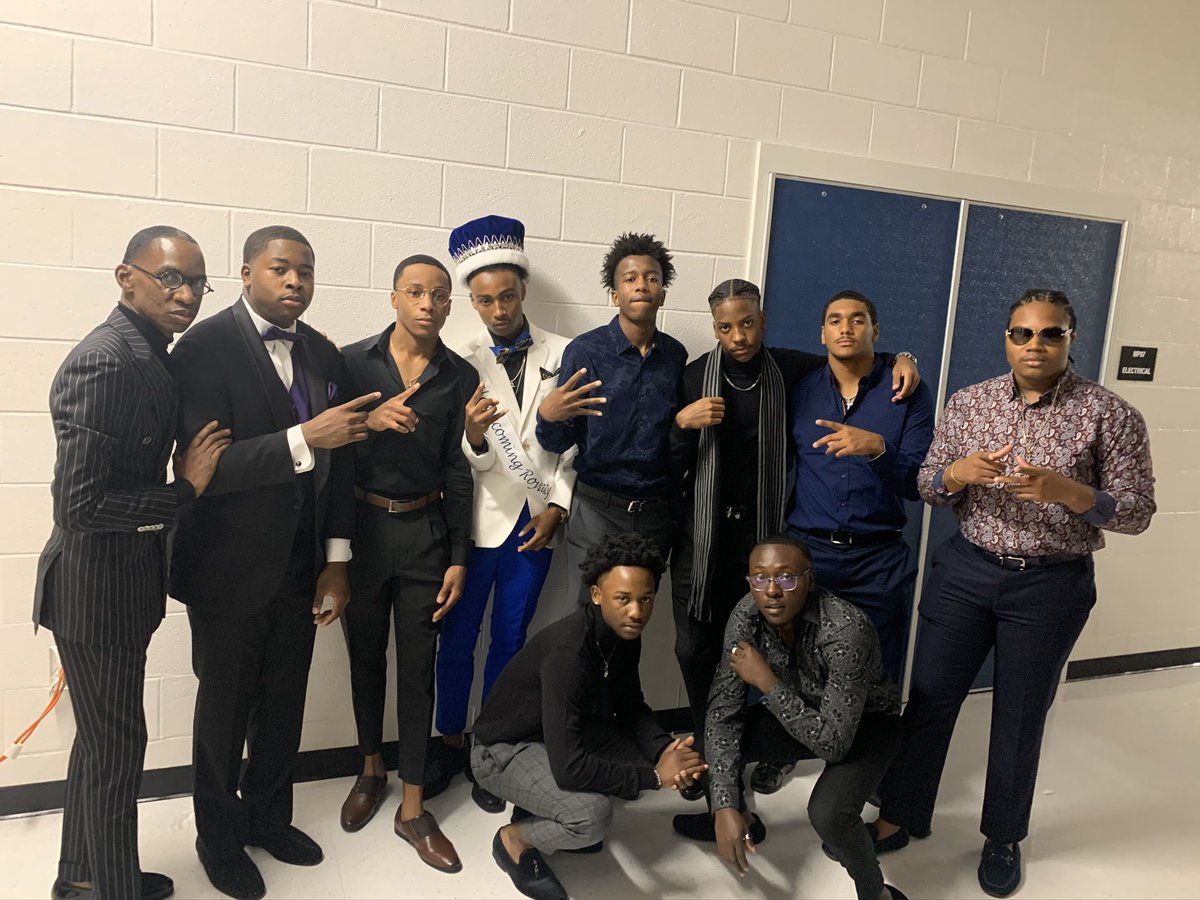 HighC05's tweet image. @GoodDayAtlanta Shout to Luella High School Seniors .. My Favorite Students... Mr. Hightower (Senior Sponsor)