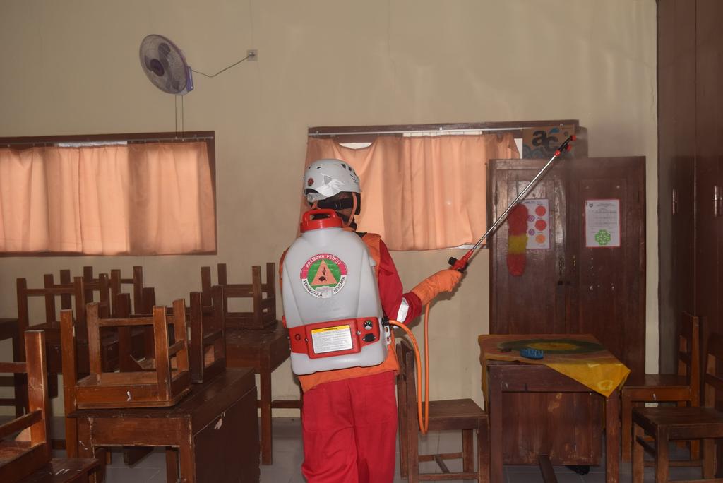 Defano0's tweet image. Puasa bukan suatu halangan untuk melaksanakan kegiatan tetap semangat

@Paqiiihhh @ArisBagus19 @KwarcabSolo @kwardajateng @kwarnas @DKD_Jateng @BNPB_Indonesia 
#pramukaperekatnkri #pramuli #dirumahaja #RelawanUntukNegeri #StopMudikCekalCorona #pramukauntukindones