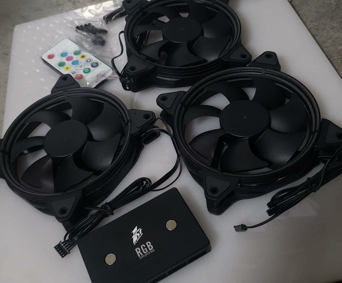 EnviousMods's tweet photo. The new @1STPLAYER888 FireBase G3 digital RGB fans are here! Time to install them in the laser!
#1stplayer #firebaseG3 #pcfans #digitalrgb #enviousmods https://t.co/soNT2AKlyw