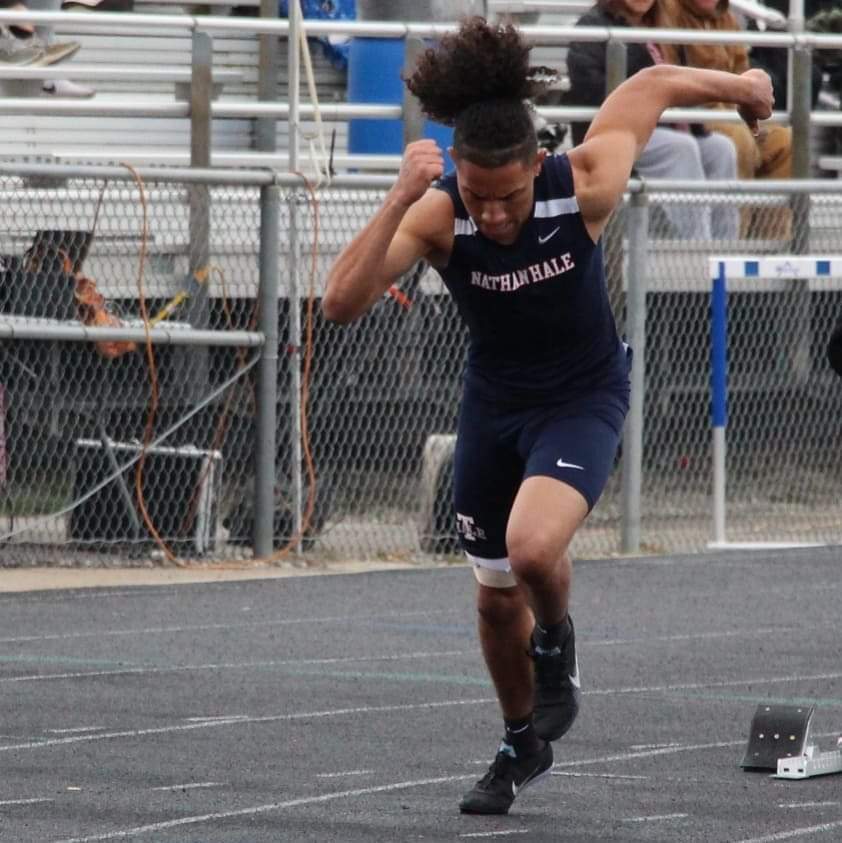 NathanHaleTrack's tweet photo. John is looking to run at the college level next season! Hard worker in the class room! DM for contact info! @trackconnect1 #NCAA #NAIA #JuCo #NCAATrackAndField #NAIATrackAndField #JuniorCollege #CollegeSports #CollegeRunning #TrackAndField #CollegeRecruiting #Share #RePost https://t.co/1rRqorMSxy