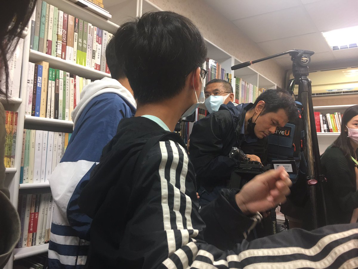 Two high schoolers from Taoyuan County are some of the earliest customers to made their way into Causeway Bay bookstore. According to them, they think  #Taiwan is now a new base for  #HongKong, and the freedom and democracy of the island can be an important asset for...