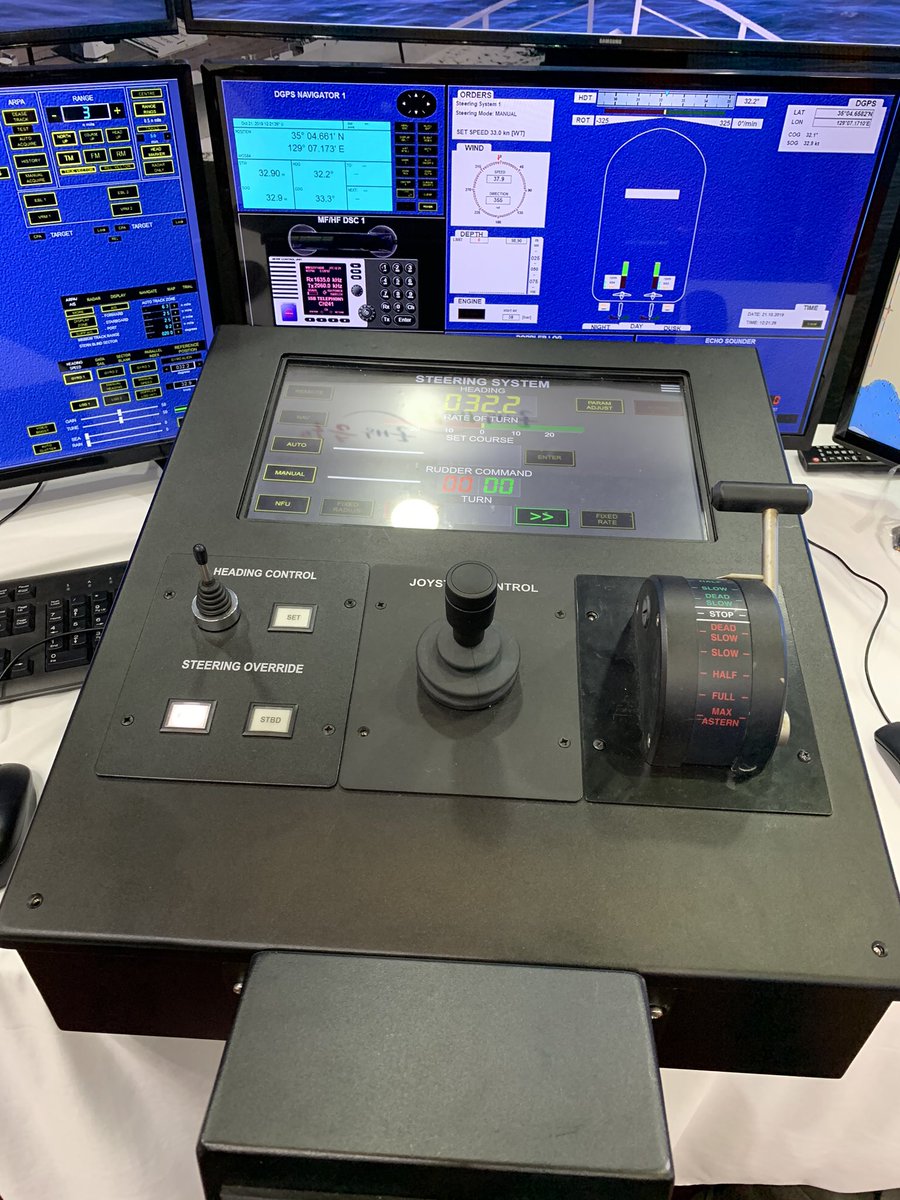 シルク ドゥ シエル 𝑪𝑰𝑹𝑸𝑼𝑬 𝒅𝒖 𝑪𝑰𝑬𝑳 釜山madex19の韓国海軍ブースで触らせて頂いたこの操船シミュレータもkongsberg社の製品らしい