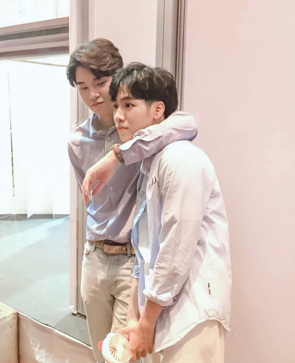mild_1811's tweet photo. มันเป็นน่ารักก #น้องวิศวะกับพี่ถาปัตย์ https://t.co/wRm2HHaO1M