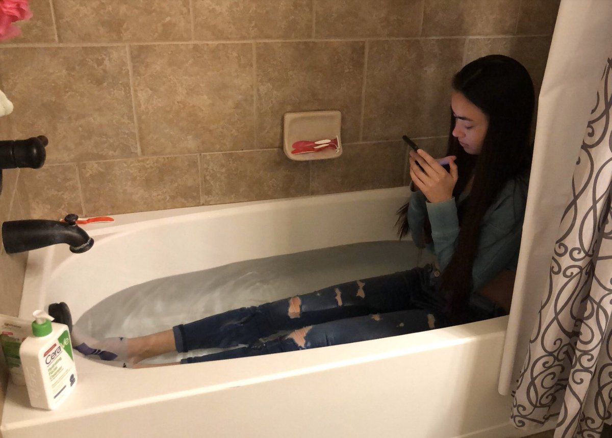 TlDDIES's tweet photo. my sister just got broken up with please pray for her https://t.co/n2t2QzJQLZ