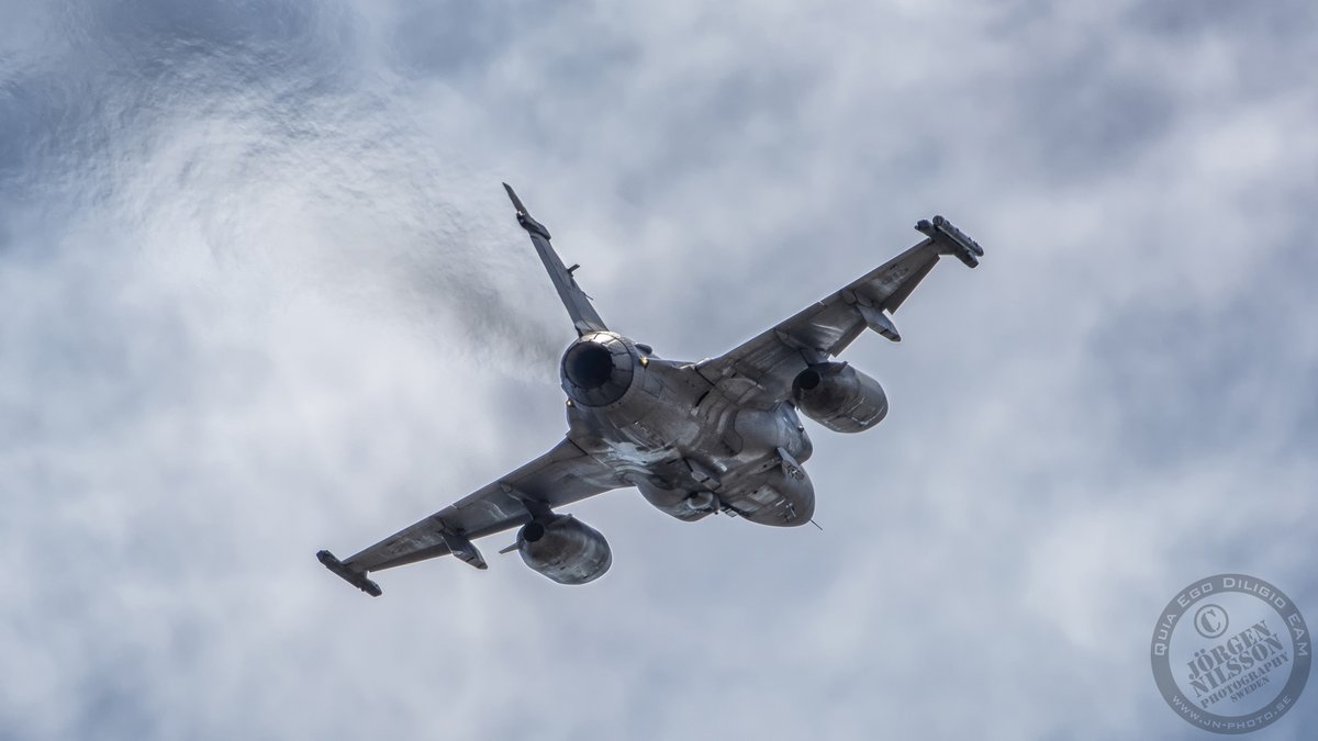 JnAviPhoto's tweet photo. Swedish Air Force #SAAB 39C gripen.
#svmf #swaf #Flygvapnet https://t.co/JA2PP6dHu0