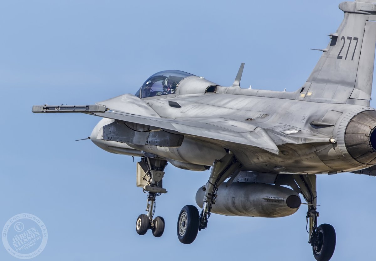 JnAviPhoto's tweet photo. Swedish Air Force #SAAB 39C gripen.
#svmf #swaf #Flygvapnet https://t.co/JA2PP6dHu0