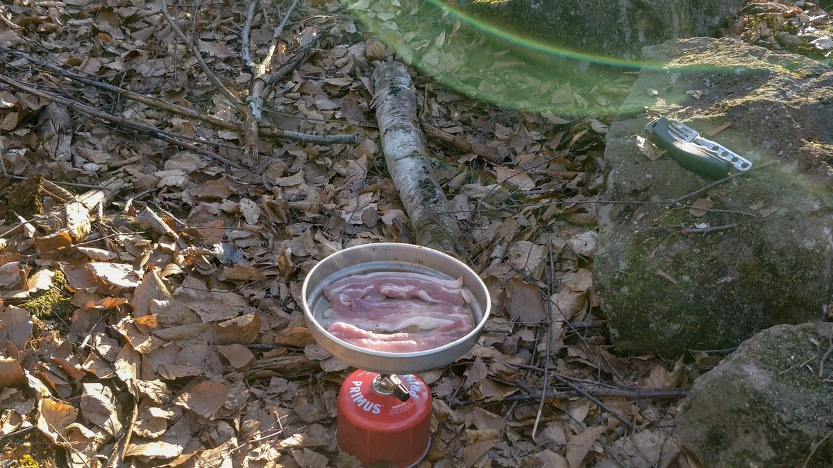 CorsiCraft's tweet photo. Ça c'est mon petit déj express !
Et vous, votre petit déjeuner rapide et efficace c'est quoi ?
#bushcraft #forest #foret #bivouac  #bushcraftcamp #outdoors #inthewoods #intothewild #adventurer #adventure #bushcrafter #eatinthewoods #eatinthewild #cookinginthewild https://t.co/XTm3aCnN3r