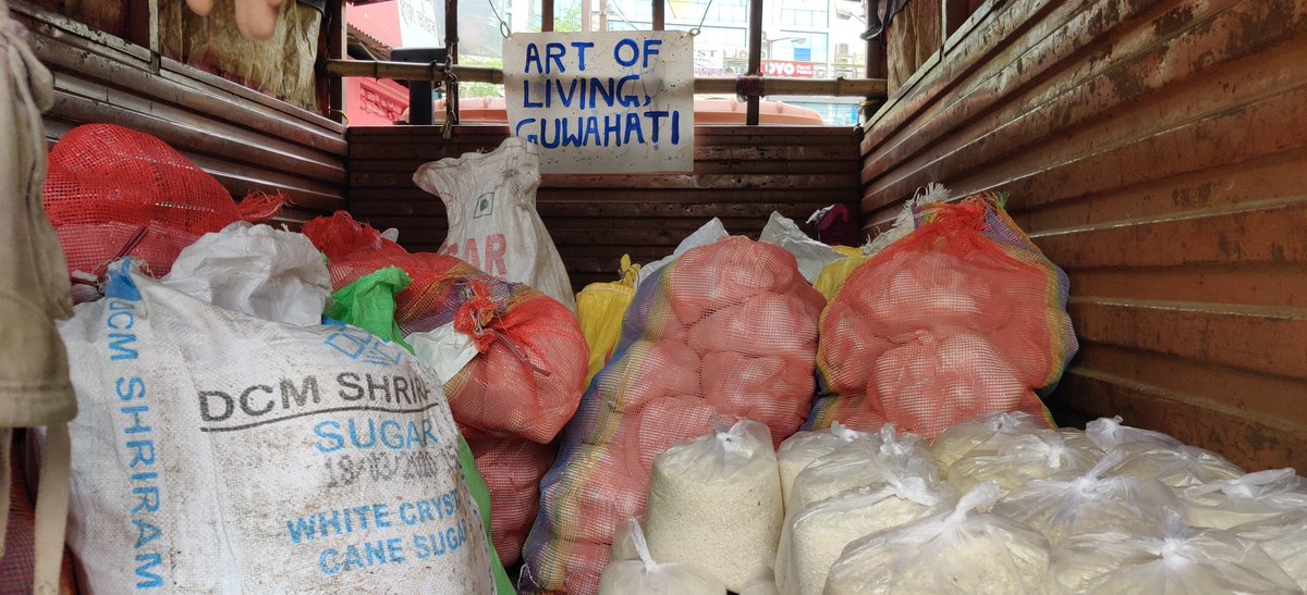 IAHVOfficial's tweet photo. Ration including Rice, Dal, Potato, Salt &amp; cooking oil, was distributed to more than 200 families near Rangia by Team #IAHV &amp; @ArtofLiving Volunteers of Guwahati with the support of @assampolice Police &amp; District Administration of Kamrup Rural district. @CMOfficeAssam @mygovassam https://t.co/GG4isBURwR
