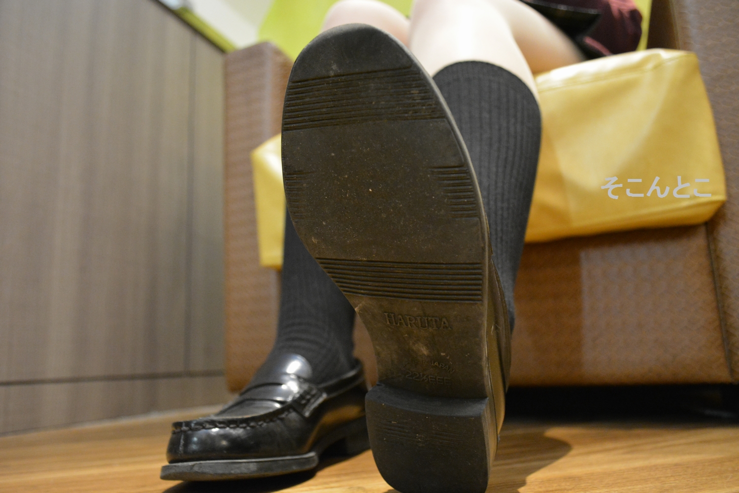 そこんとこ T C Archives 踏まれたいなぁ 許可でたので新しい画像上げます 女性の方 ｄmお待ちしてます パンプス ヒール優遇しますから 落ち着いたら撮影したい ローファー 靴底 踏み モデル募集 T Co Yhq62mfeof Twitter