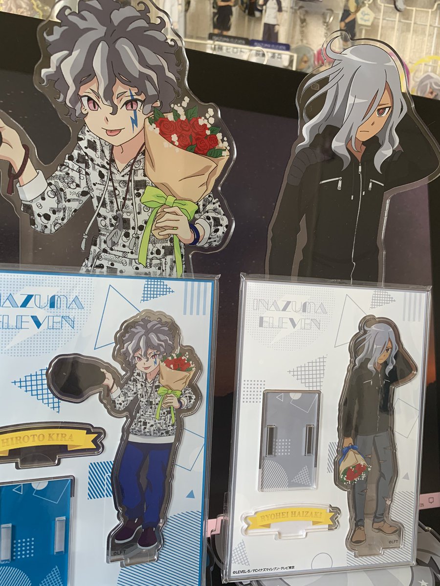 ビックアクスタきたー☺️💕この対比である!!大っきいの並ぶとテンション上がるな!!しかし、もうアクスタ置くとこないぞぉ😇 