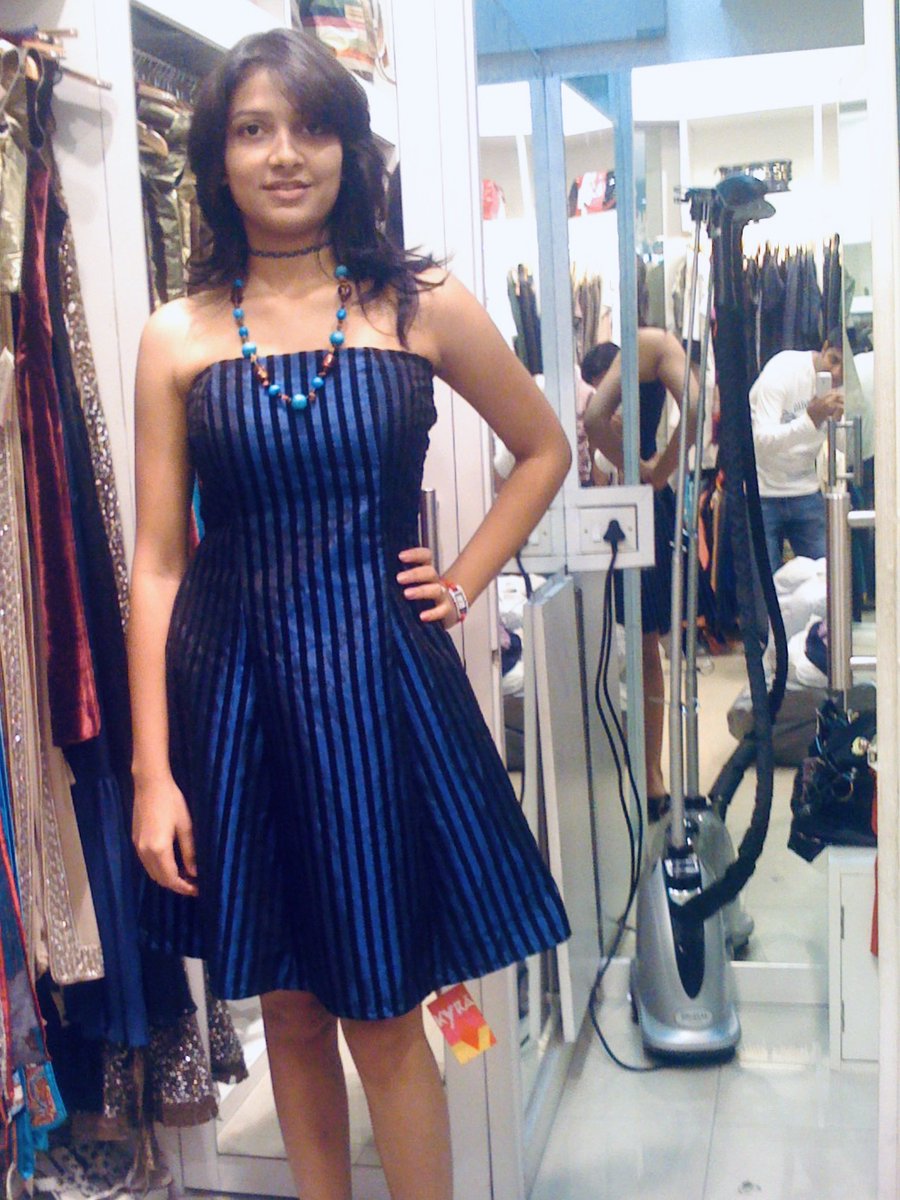 iammony's tweet photo. Always used to go for costume shopping and haircuts of our actors #Memories #Throwback @idevadhikari @subhashreesotwe :D https://t.co/BfYNf1ynHO
