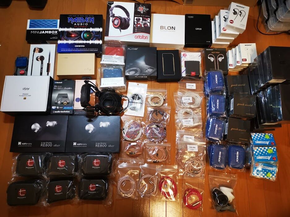 headphone_metal's tweet photo. お待たせしました。プレゼント企画を開始します。今回も無駄に豪華なプレゼントが用意できました。応募方法はアドレスに記載している内容をよく見てください。このツイートをRTすると何と、私からの好感度が2倍に！
https://t.co/pnm33mo1bt
 #メタラーのヘッドホンブログプレゼント企画 https://t.co/nR6ixe4VPY